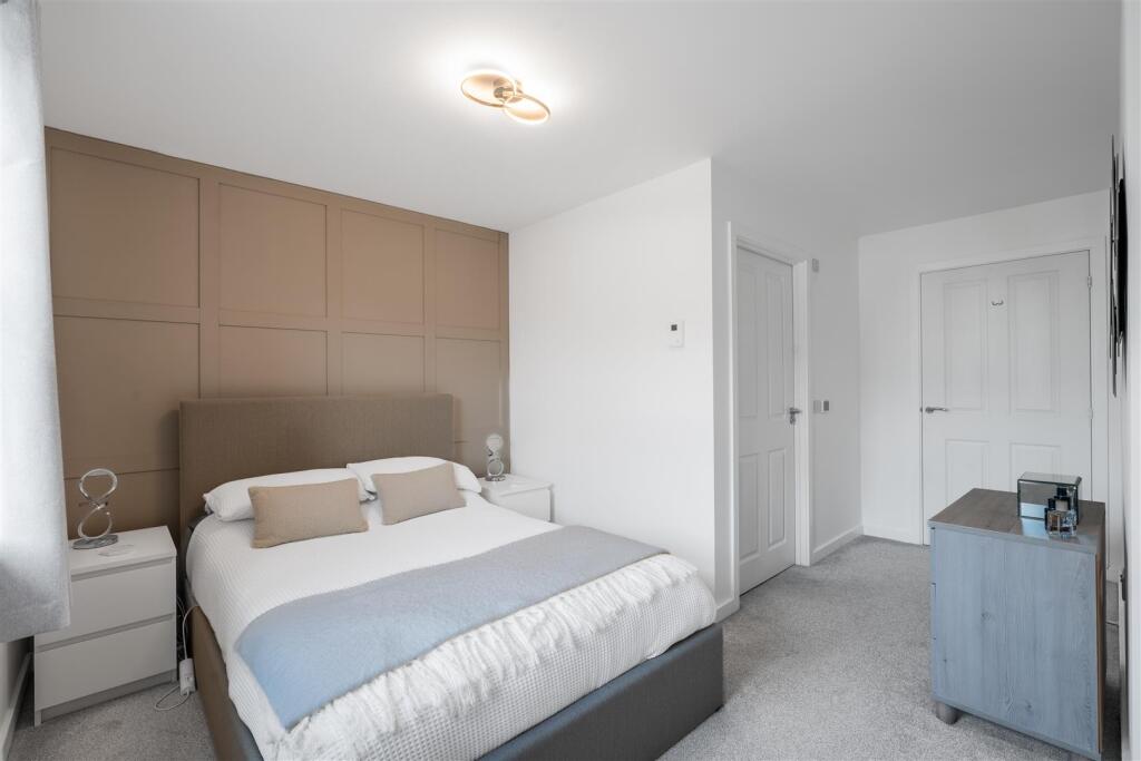 mainbedroom..jpg