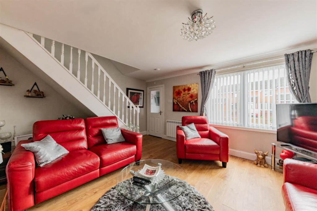 21 Tranent Living room-1.JPG