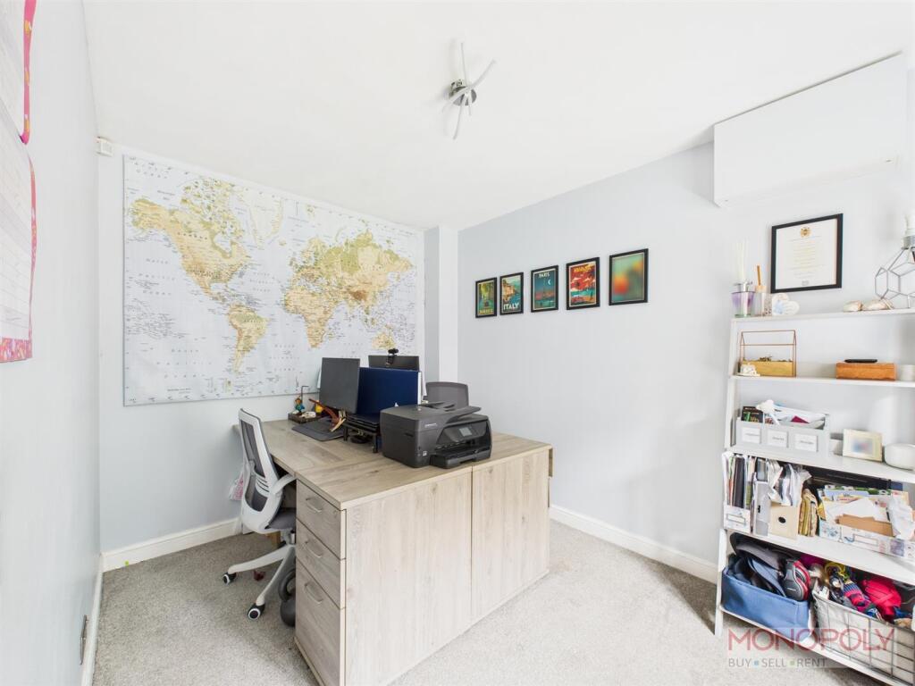 STUDY/ FAMILY ROOM