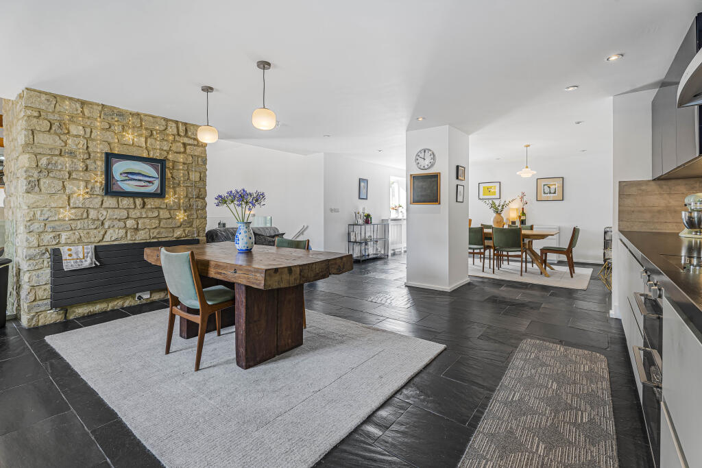 Kitchen/Dining