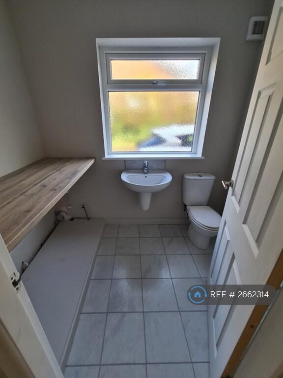 Utility Room/ Bathroom