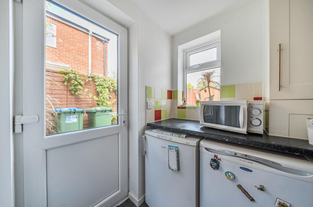 1370296-25-68f78f...