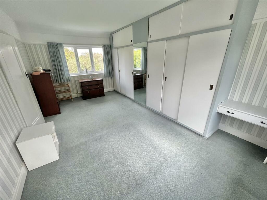 Bedroom 1 Aspect 2.jpg