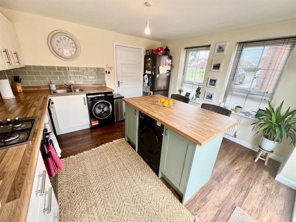 kitchen 2.jpg