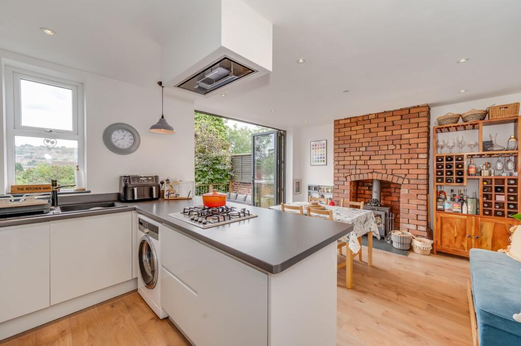 OPEN PLAN KITCHEN/DINER AND LIVING ROOM