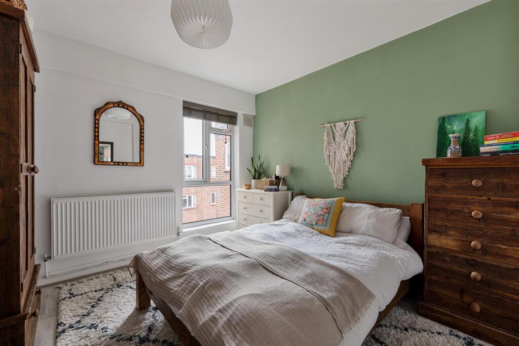 Bridge Court E10