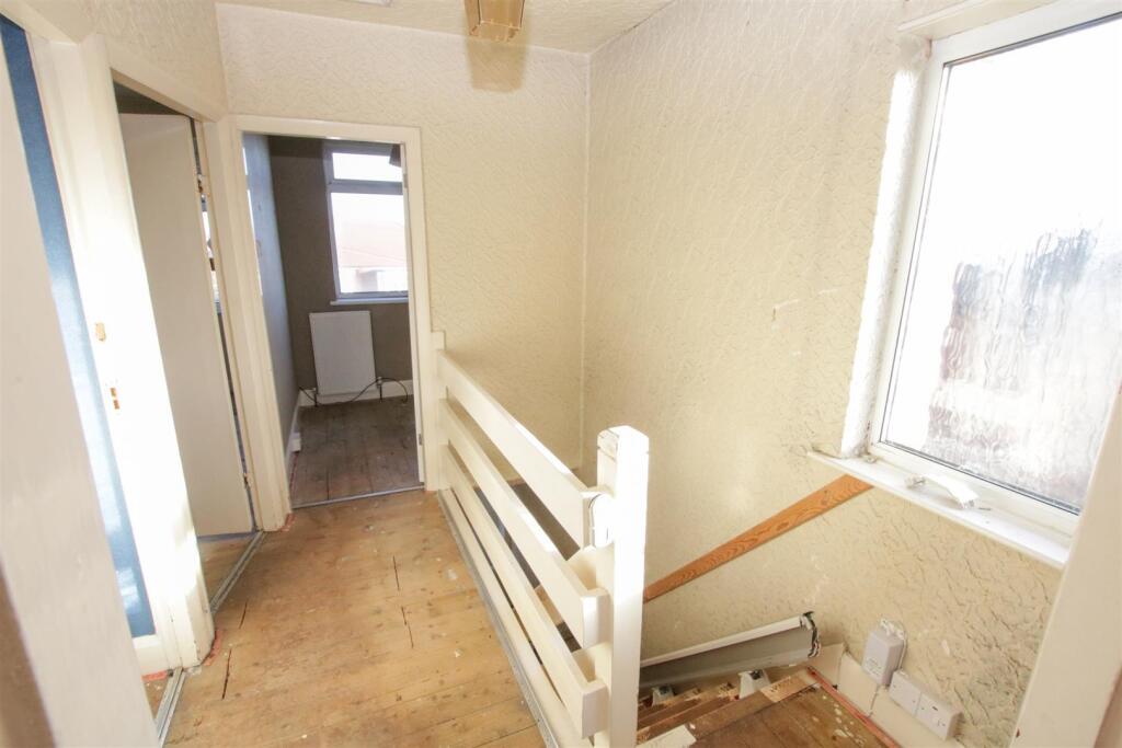 FIRST FLOOR LANDING