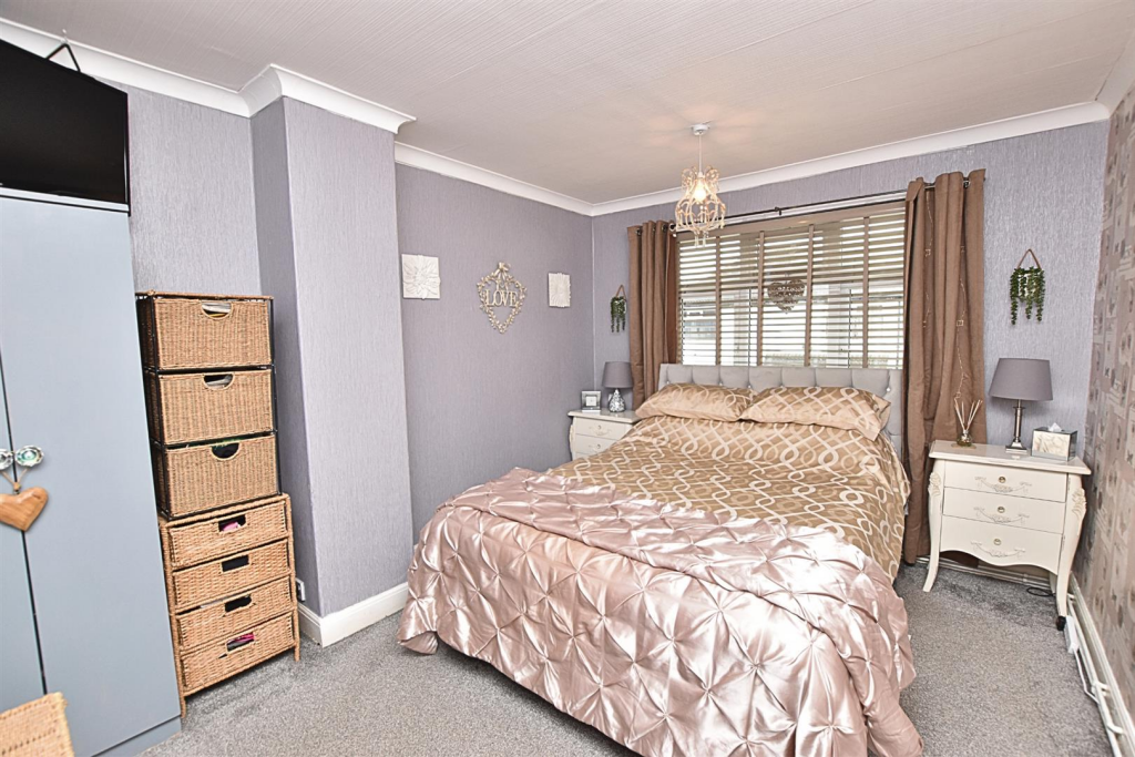 BEDROOM 1 (FRONT)