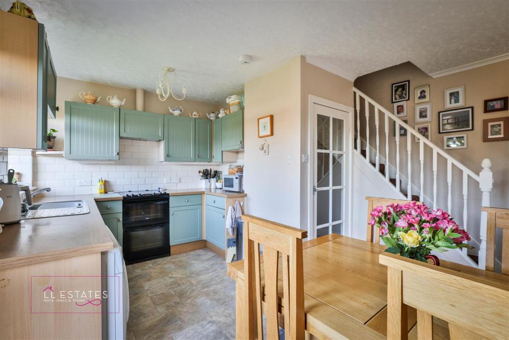 Kitchen 1.jpg