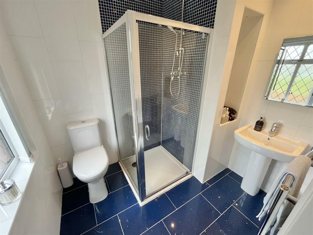 Shower Room.jpg