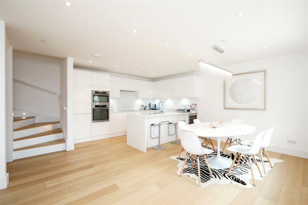 Kitchen / Dining