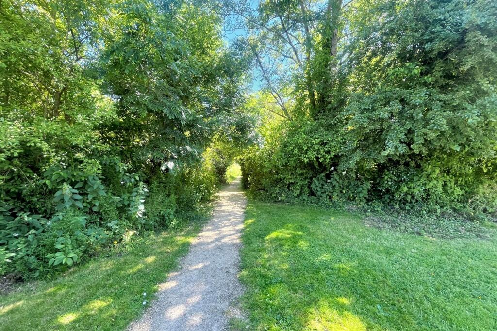 footpath opposite pr