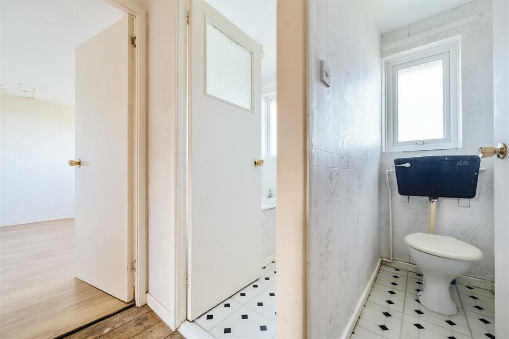 SEPARATE WC