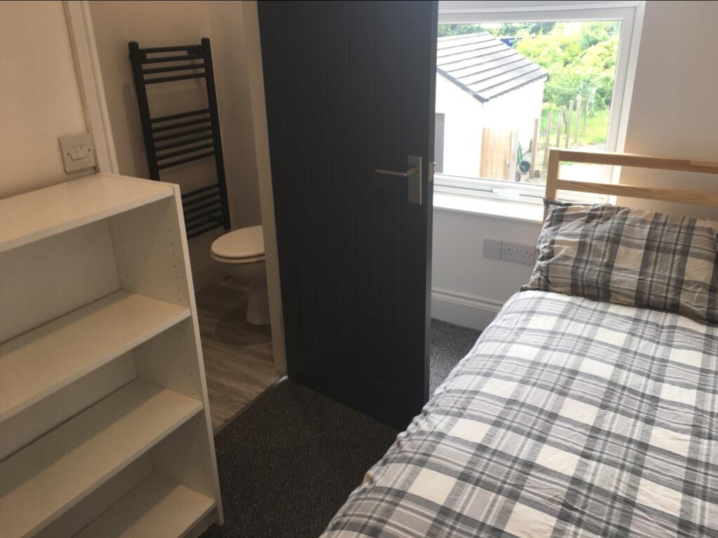 BAck upstairs w ensuite