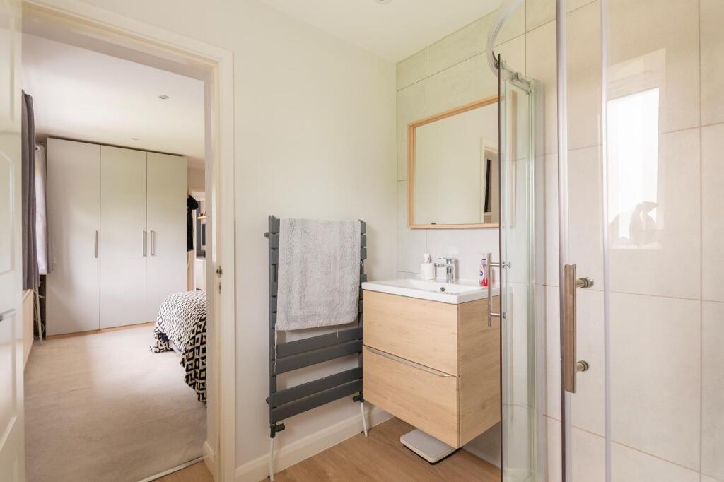 1D0LEIG - Ensuite B.jpg