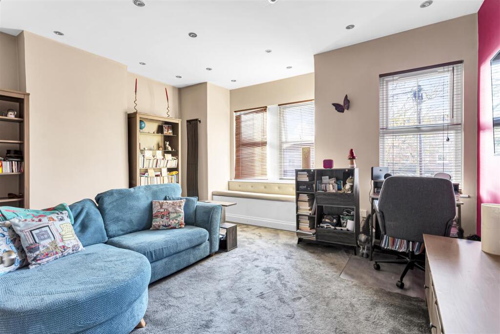 Gordon Avenue Living.jpg