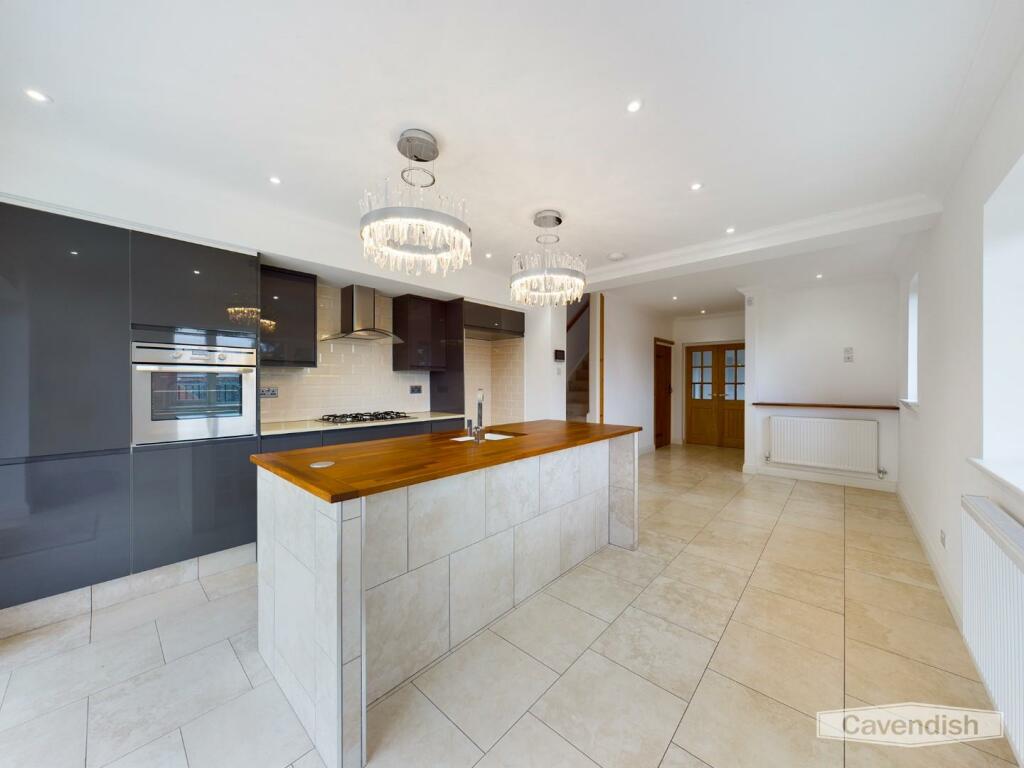 BREAKFAST KITCHEN/DINING AREA