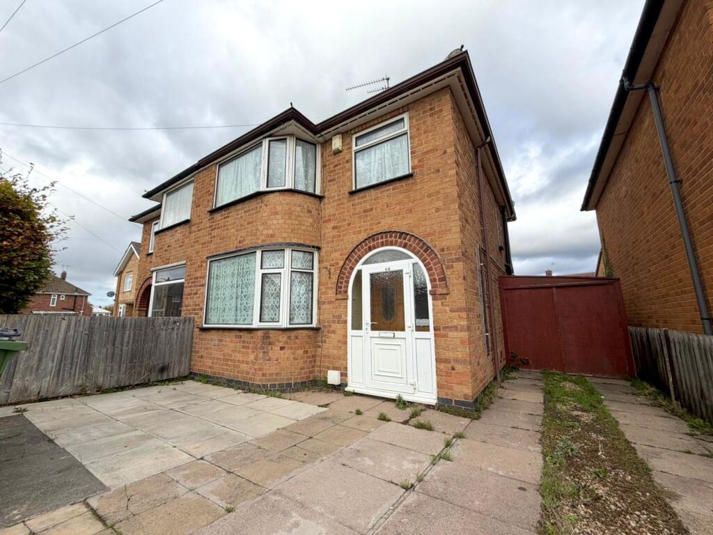 Three Bedroom Semi Detached House on Willow Road