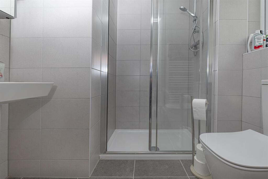 Bramleys Estate Agents - Holly Way - Honley (25).j