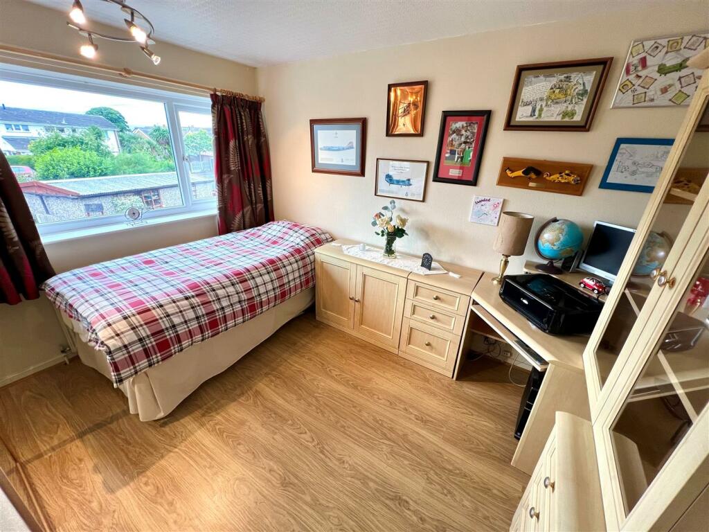 BEDROOM 2