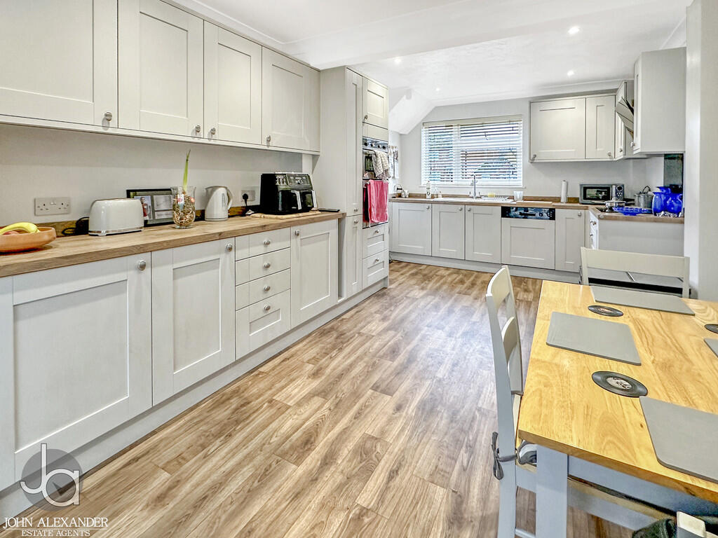 20251118_10334608...