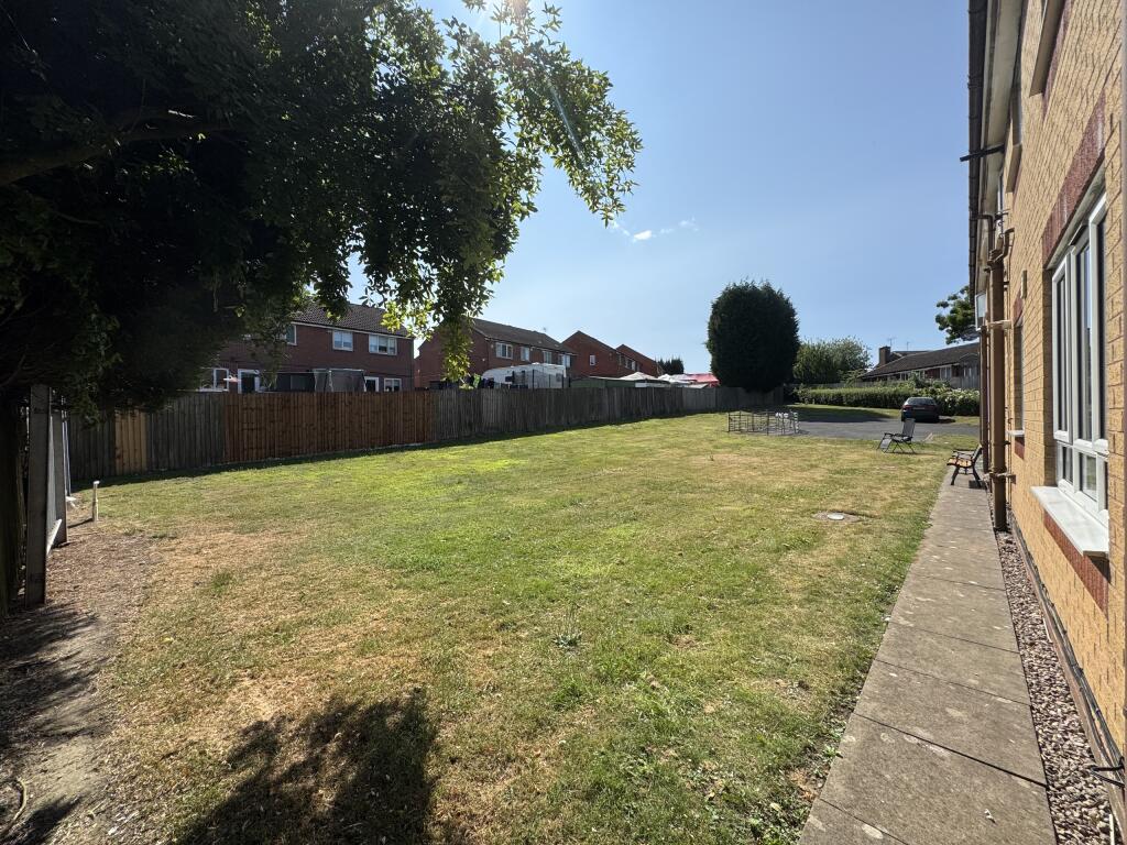 Rear communal gardens