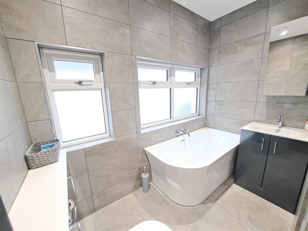 Family Bathroom Suite