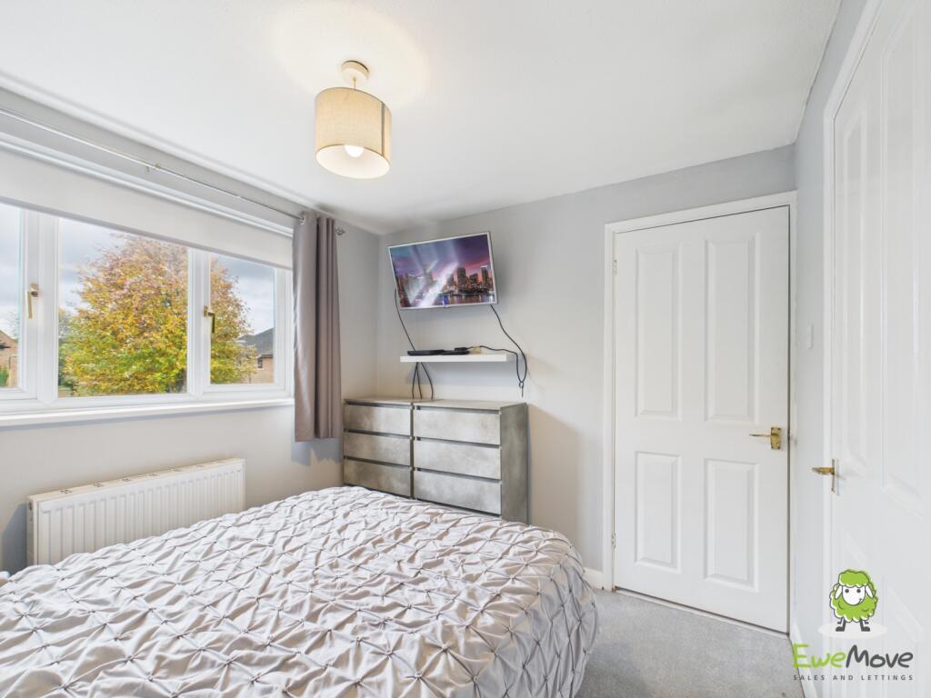 EweMove Estate Agents Basingstoke - Lea Close - Be