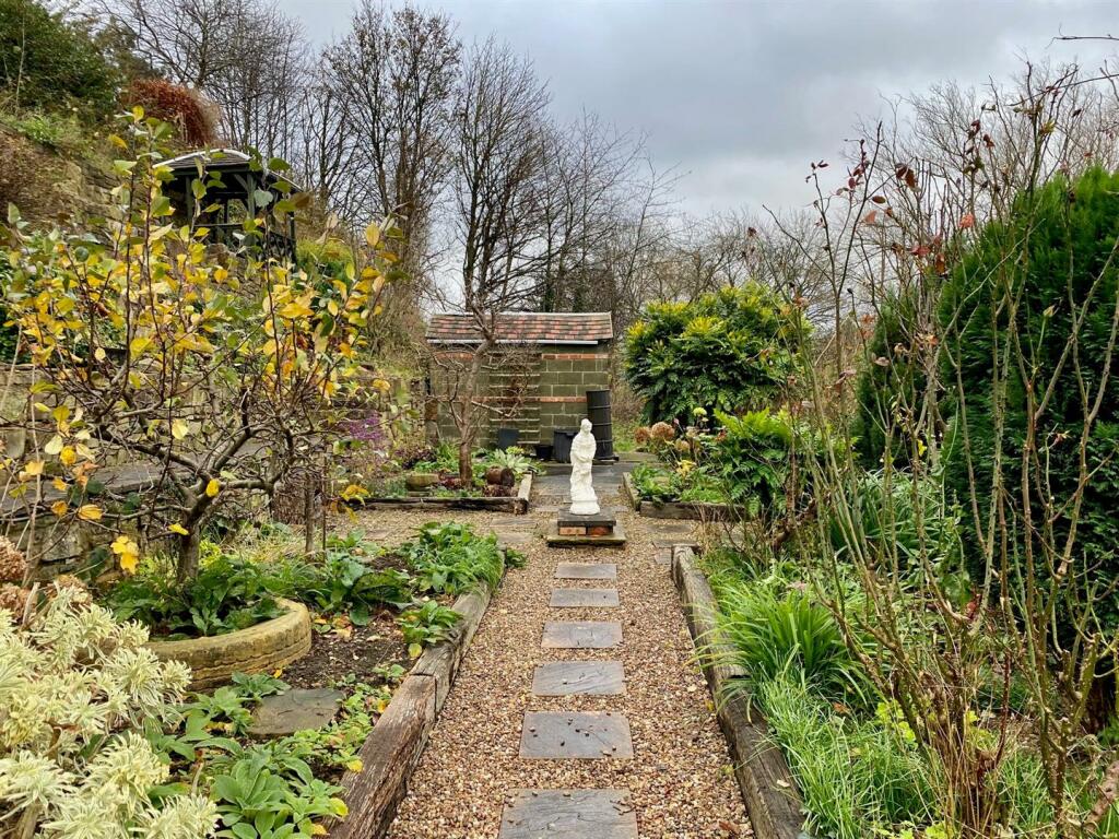 quarry place 21 garden 3.jpg