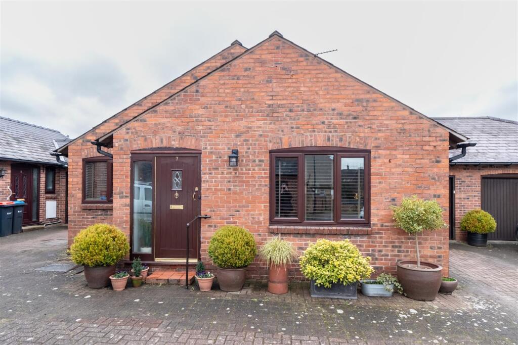 7 Hallowsgate Court-029.jpg