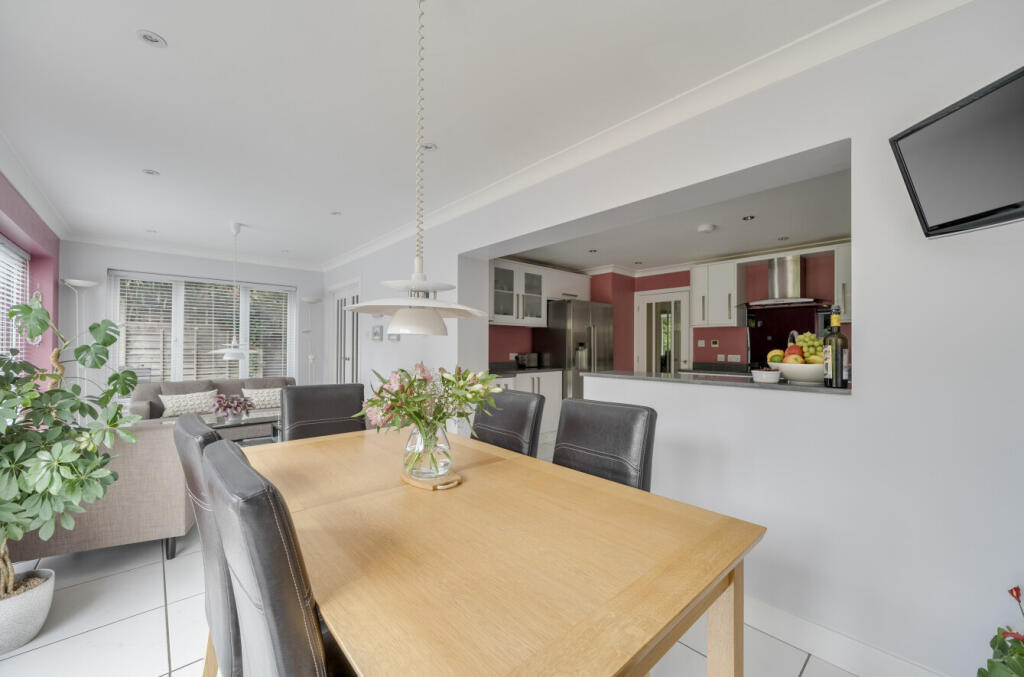 1313205-6-685aa50...