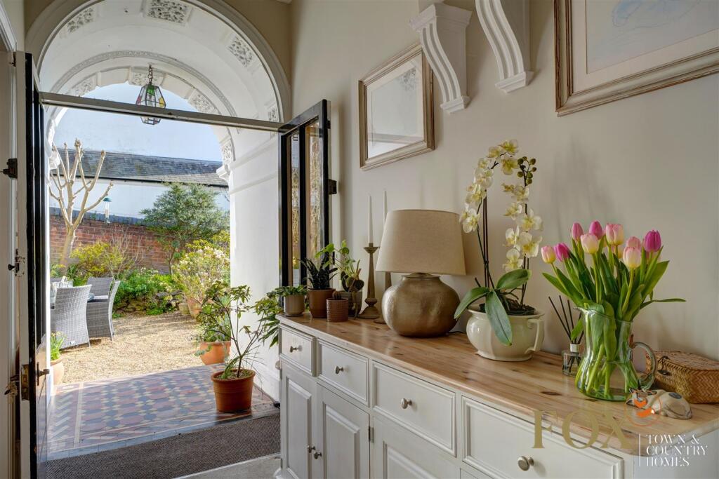 11 Lansdowne Crescen