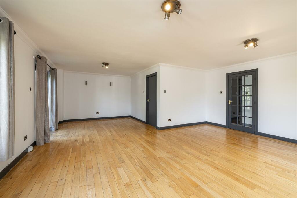 3 Woodside Drive Galashiels 08.JPG
