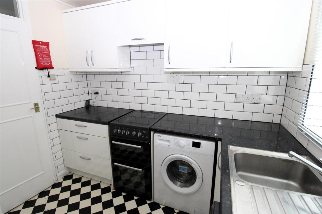 Kitchen1.JPG