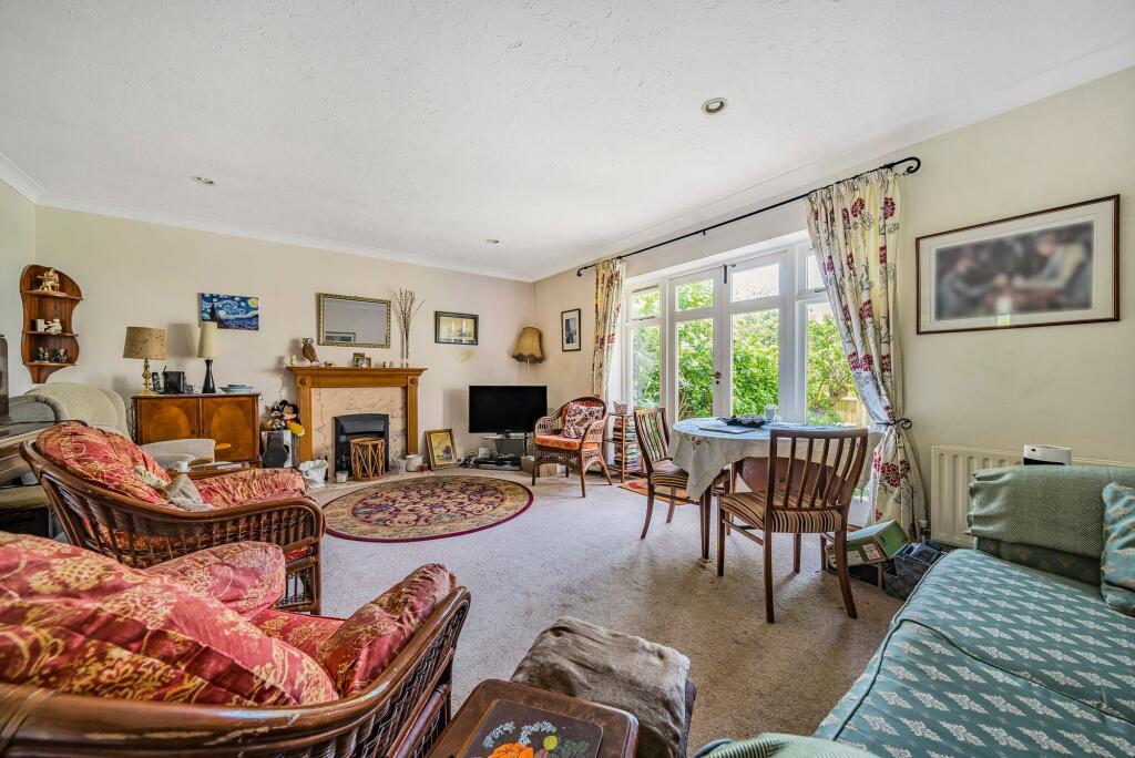 Living Room/Dining Room (2)