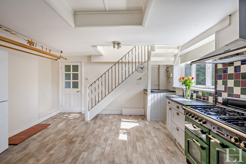 8659306-interiorW...