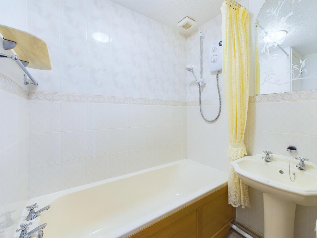 26 Barbican Mews - Bathroom