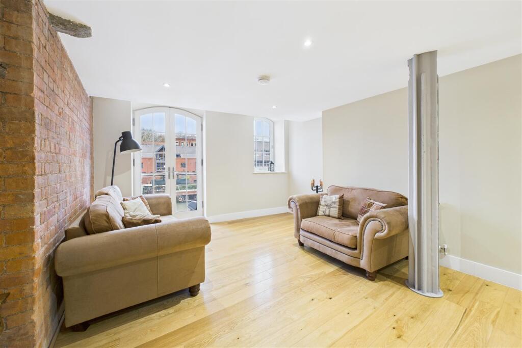 Living area 4.jpg
