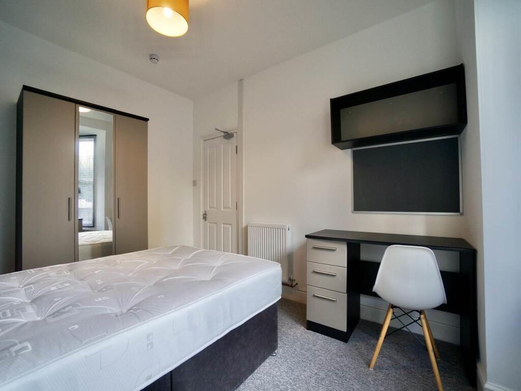 Bed1.jpg