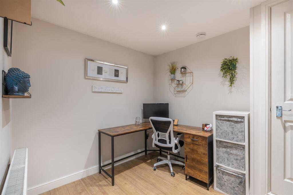 5 Abbots Mere Close-21.jpg