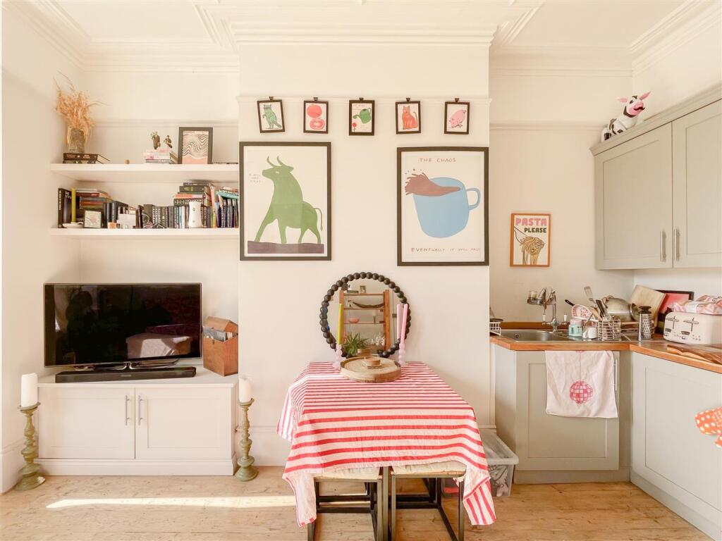 Living Room / Kitchen