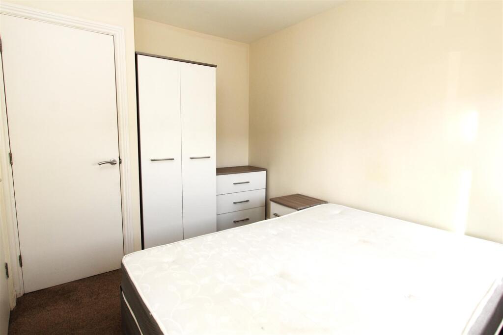 Bedroom 2.JPG
