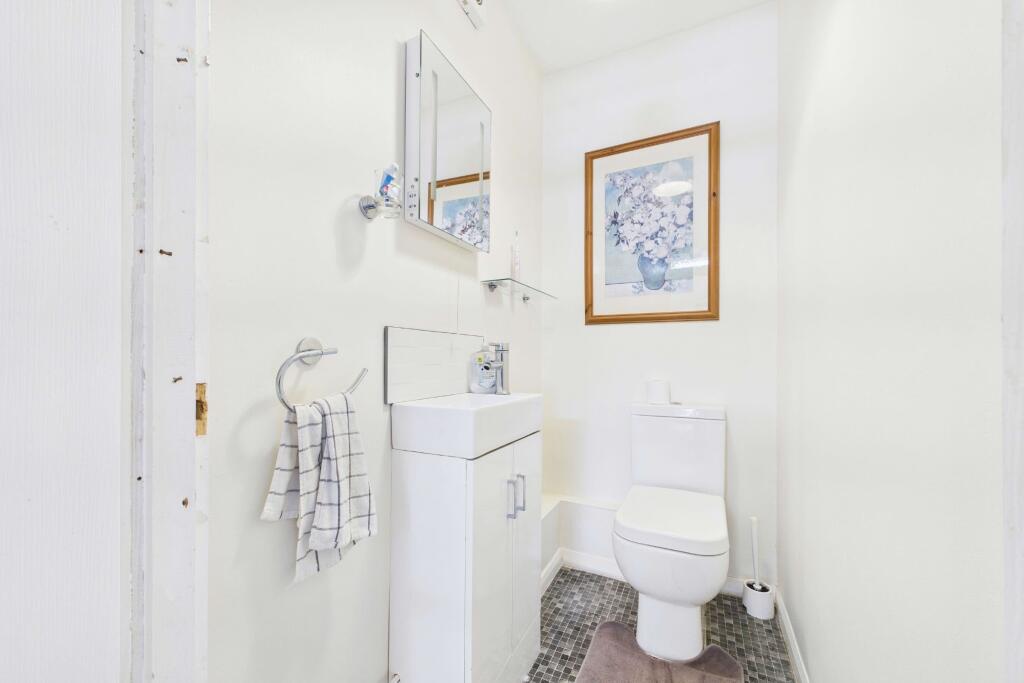 Owners¿ accom: cloakroom