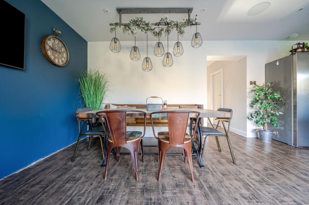Kitchen/ Dining Room