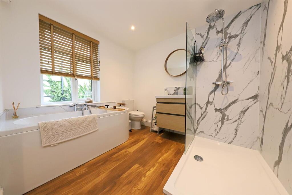 nicholas james blaker st bathroom_.jpg