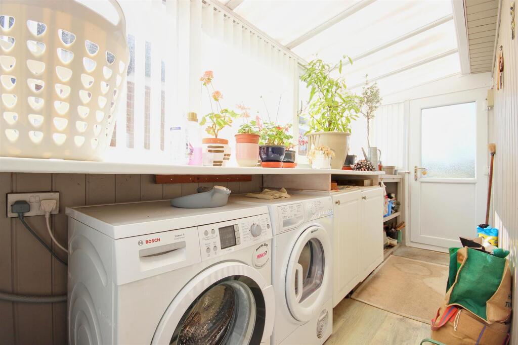 UTILITY PORCH