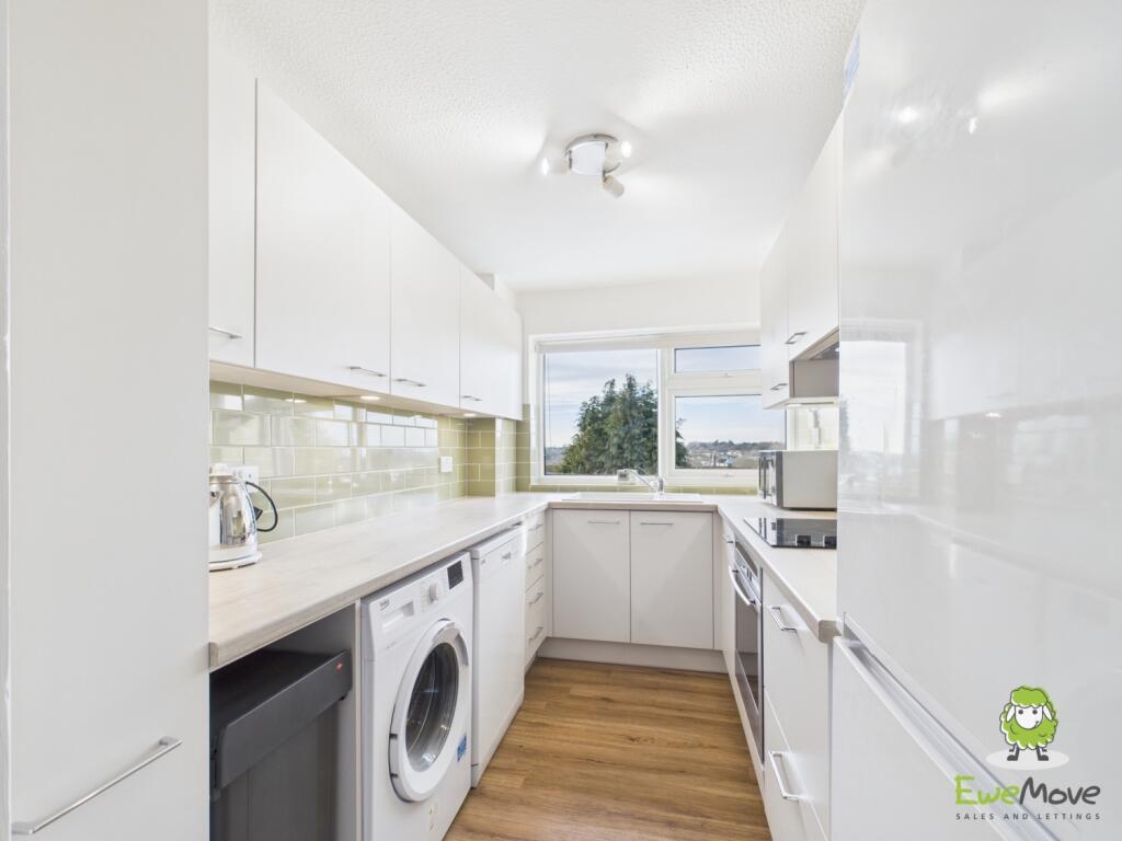 EweMove Estate Agents Basingstoke - Sylvia Close -
