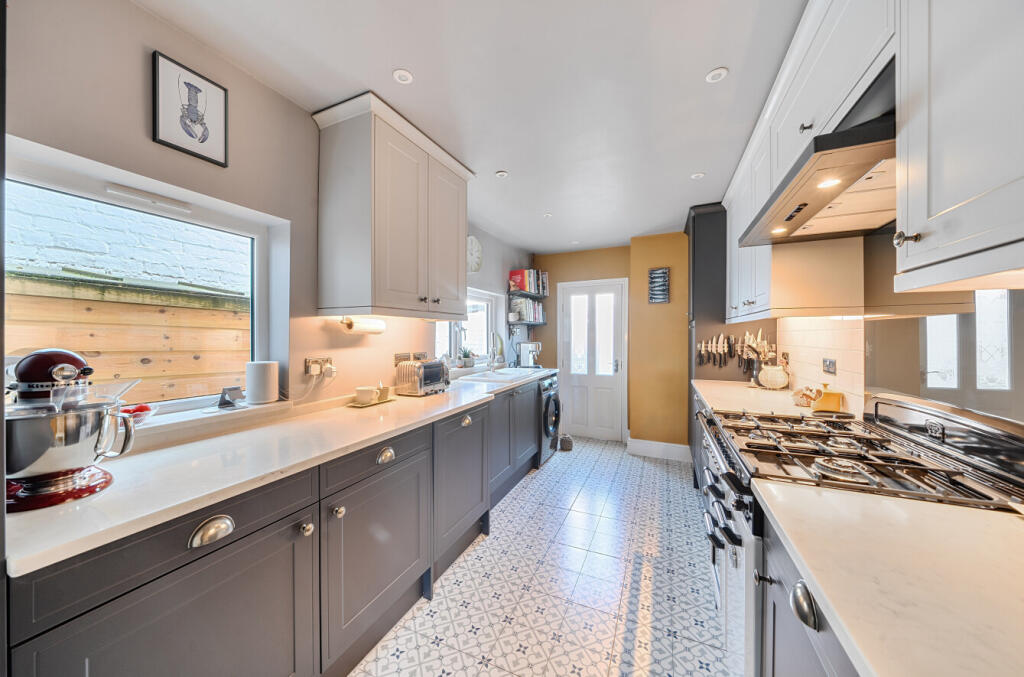 1354397-12-68c3f8...