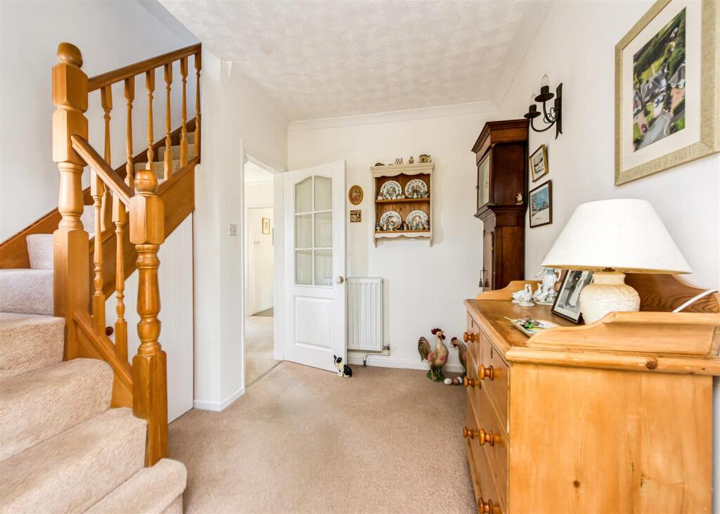 8 Crockington Close-Hallway B.jpg