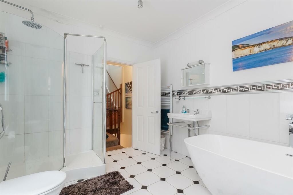Bathroom 2.jpg